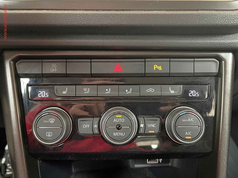 Volkswagen T-Roc (2020) 1.5TSI, 1.maj,ČR, AC, navi - fotka 14 z 16