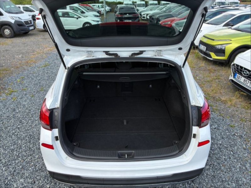 Hyundai i30 1,5 T Family Smart AT - fotka 5 z 9
