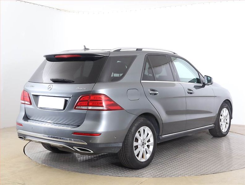 Mercedes-Benz GLE (2017) 350 d - fotka 5 z 20