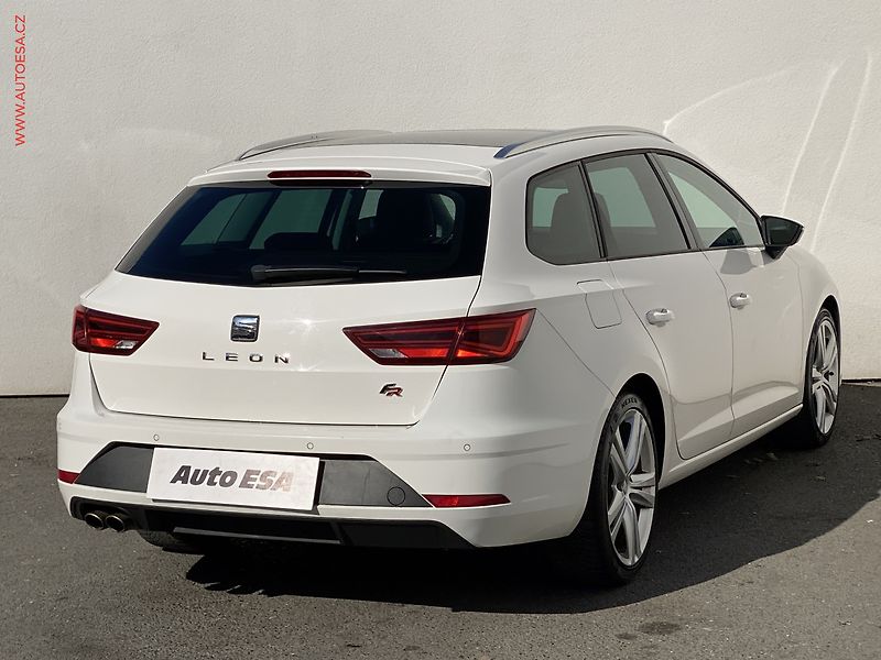 Seat Leon (2019) 2.0 TDi, FR, DSG, kůže, panor - fotka 4 z 19