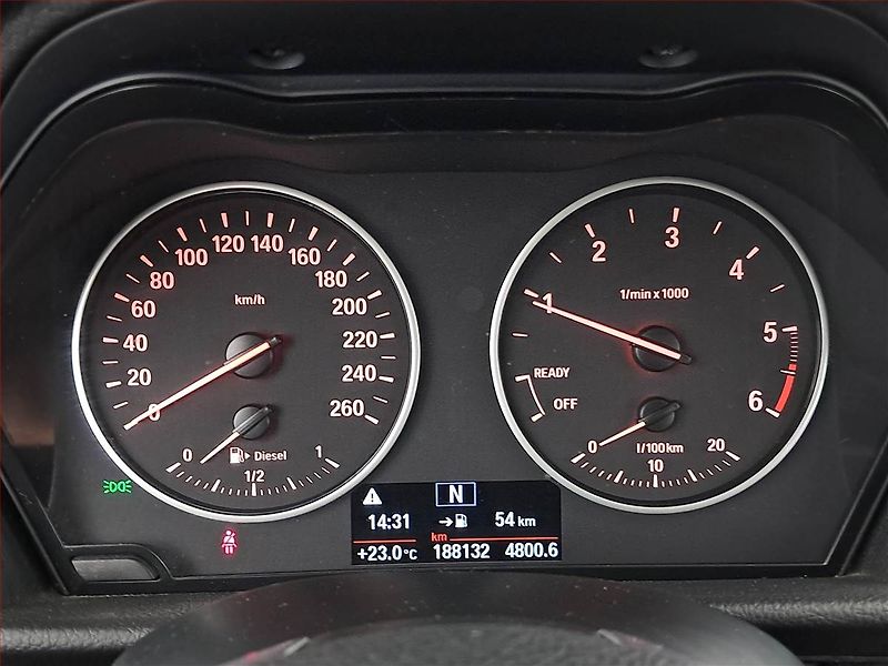 BMW Řada 2 (2016) 216d Gran Tourer, Navi - fotka 11 z 22