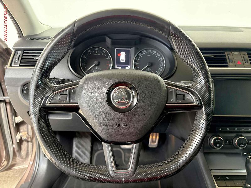 Škoda Octavia (2015) 1.8 TSi, AT - fotka 16 z 16