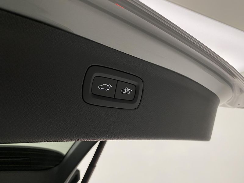 Volvo XC90 (2025) T8 AWD RECHARGE BLACK EDITION  - fotka 23 z 80