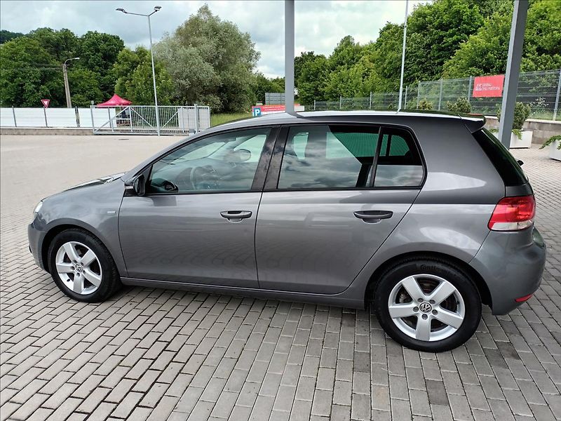 Volkswagen Golf 1,2 TSI,SERVIS,VÝHŘEV,PARKING - fotka 8 z 44
