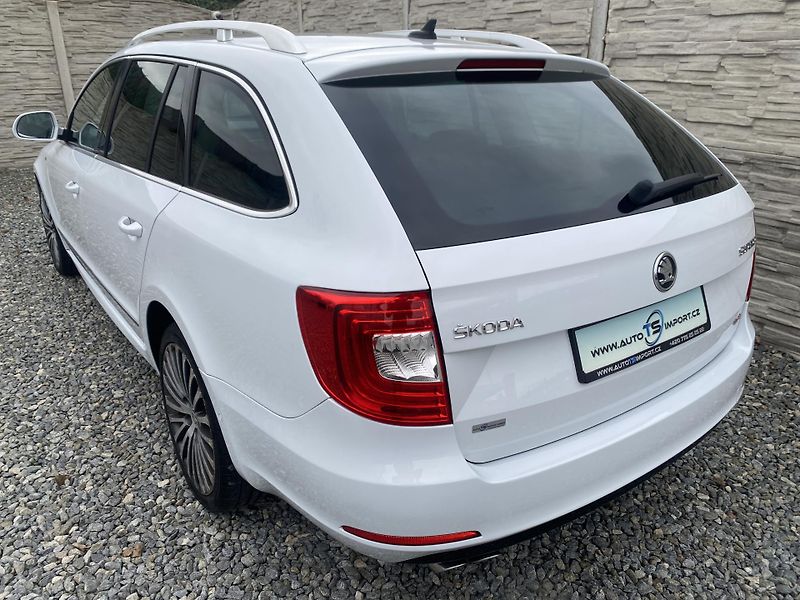 Škoda Superb 2.0TDi 4x4 170PS DSG L+K COMBI - fotka 3 z 158