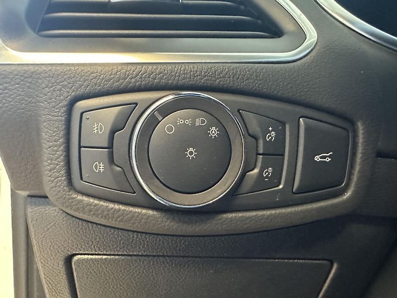 Ford S-MAX ST-Line 2.0 EcoBlue 190k aut.  - fotka 25 z 34