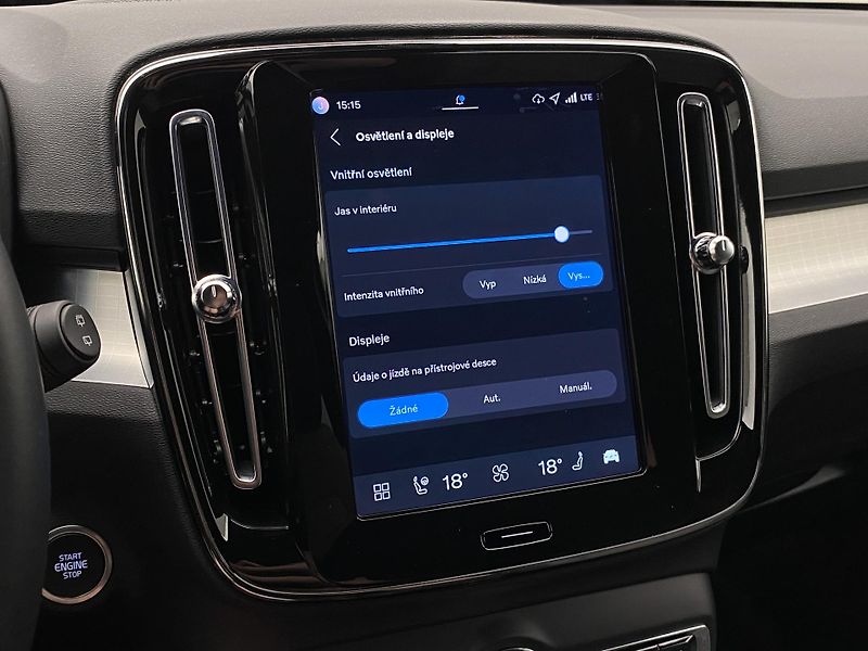 Volvo XC40 B3 AUT DARK PLUS - fotka 53 z 62