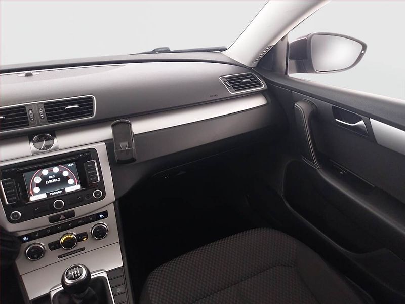 Volkswagen Passat (2011) 2.0 TDI, Serv.kniha, Navi - fotka 8 z 19