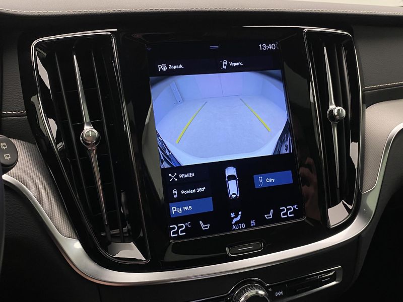 Volvo V60 B4 DARK PLUS AUT  - fotka 44 z 45