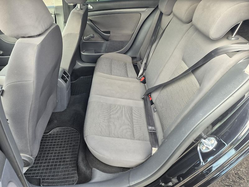 Volkswagen Golf (2008) 1.9Tdi 77kw - fotka 18 z 21