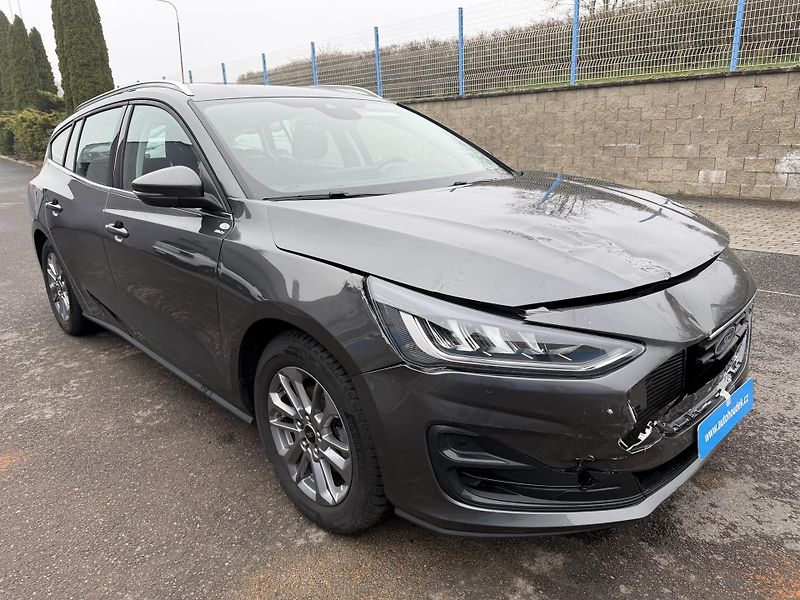 Ford Focus Kombi automat Titanium navi - fotka 2 z 17