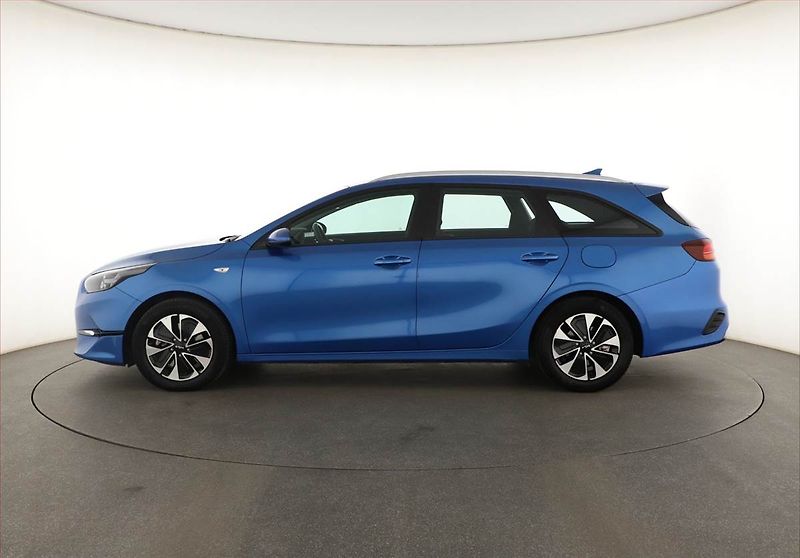 Kia Ceed (2024) 1.5 T-GDI - fotka 3 z 18