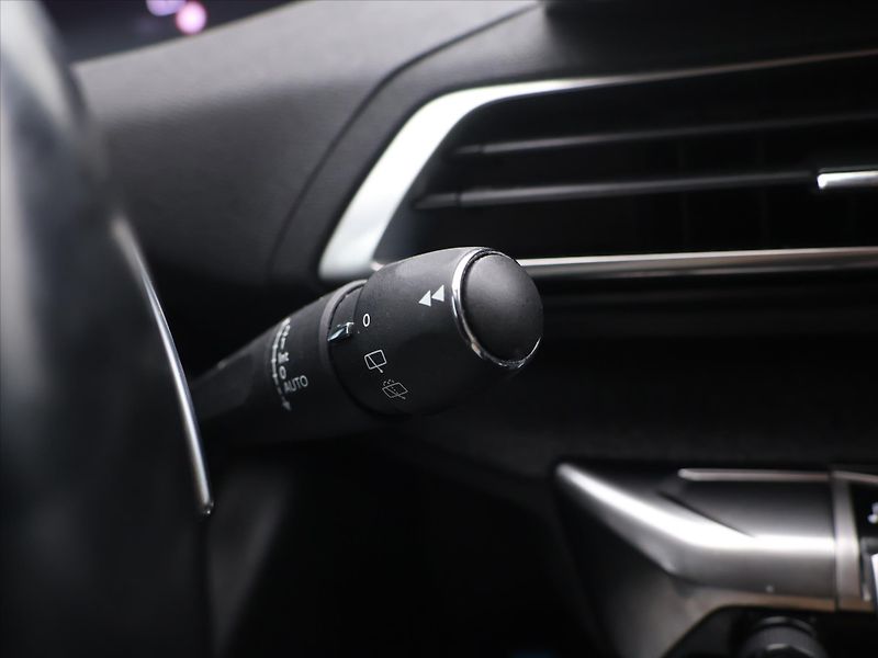 Peugeot 5008 1,5 HDI 130k Aut. Allure 7Míst - fotka 17 z 30
