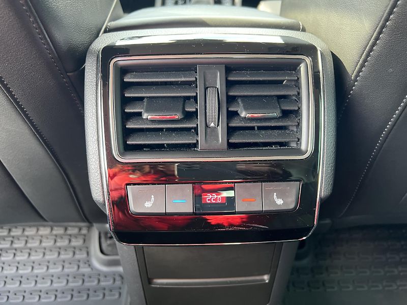 Škoda Superb (2017) 2,0TDi140kW Laurin&Klement DSG - fotka 27 z 42