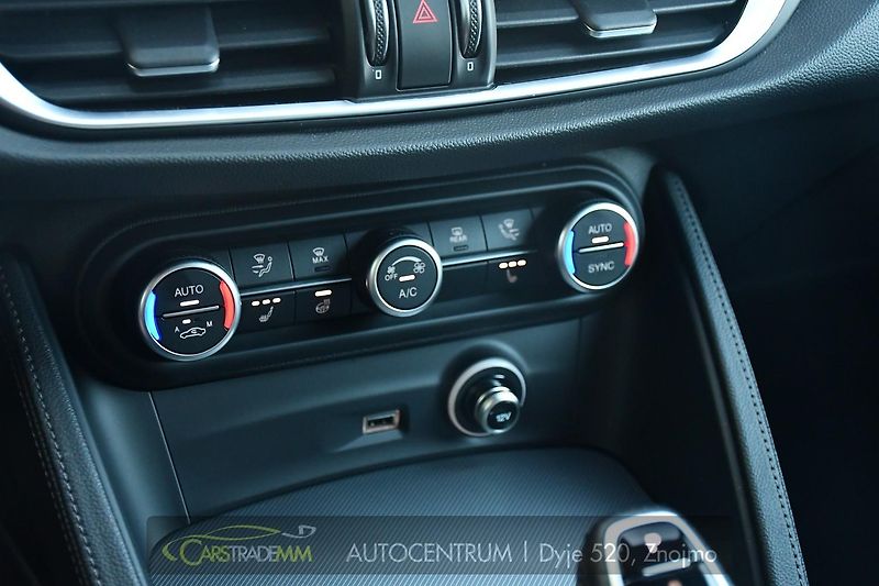 Alfa Romeo Stelvio 2.0 Turbo 16V 206kW Veloce AT8 - fotka 30 z 45