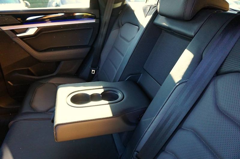 Volkswagen Touareg (2019) R-LINE 3,0 TDI V6 210 kW - fotka 24 z 48