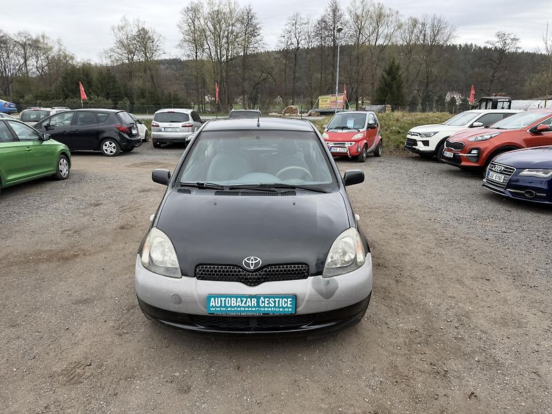 Toyota Yaris 1.0i - fotka 2 z 19