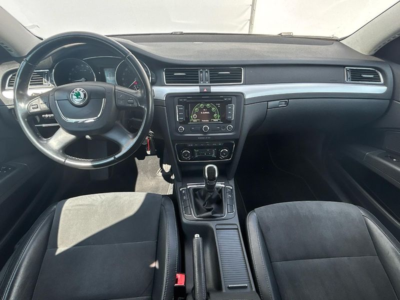 Škoda Superb ELEGANCE - fotka 5 z 29