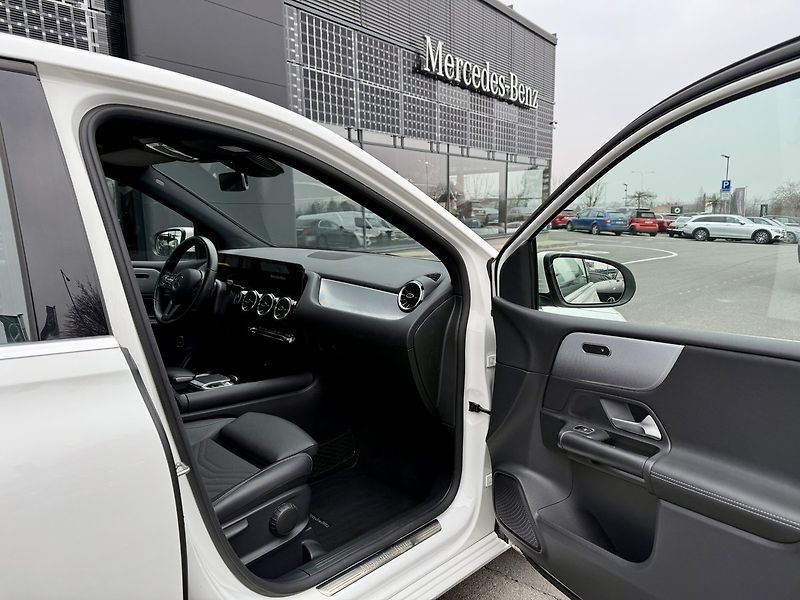 Mercedes-Benz Třídy B (2020) 180 d - fotka 33 z 36