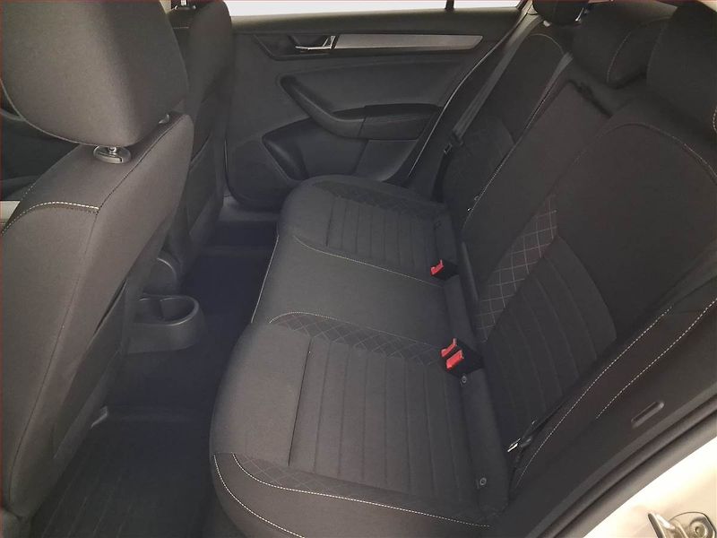 Škoda Rapid (2018) Style 1.0 TSI, Serv.kniha - fotka 10 z 19