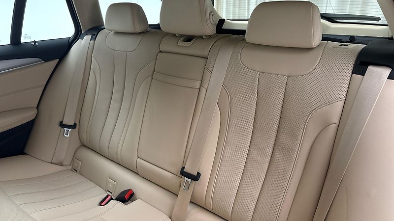 BMW Řada 5 518d AUT Touring - fotka 16 z 29
