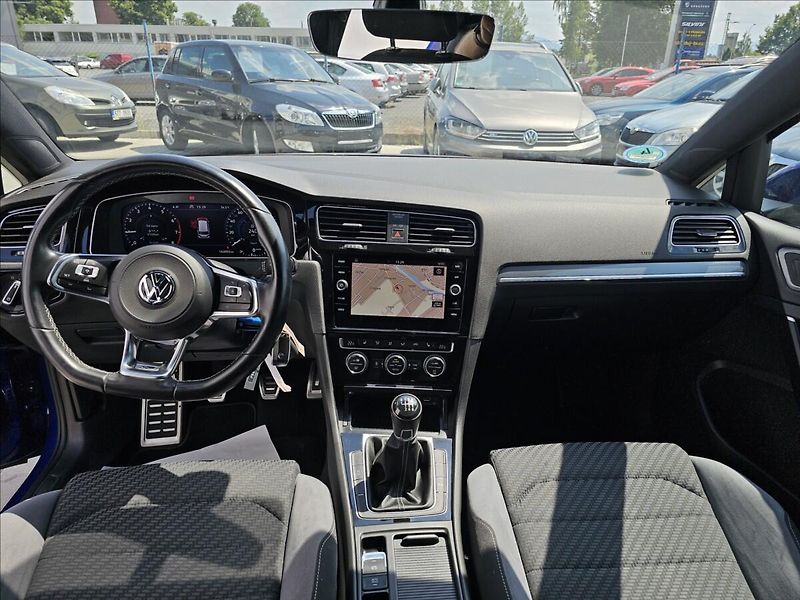 Volkswagen Golf 1,4TSi R-Line Webasto NAVI - fotka 25 z 43