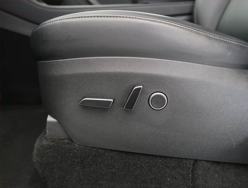 Tesla Model Y (2023) Performance 79kWh, SoH 93% - fotka 31 z 33