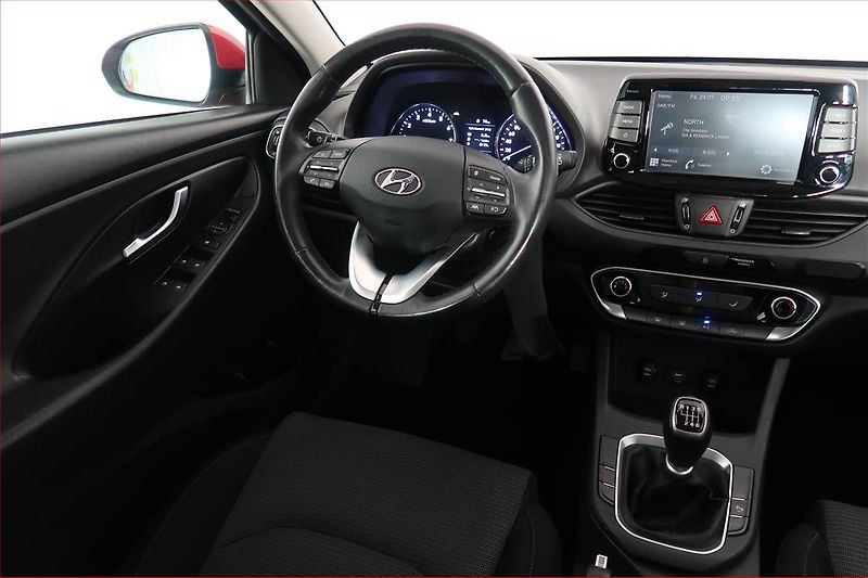 Hyundai i30 (2021) 1.0 T-GDI, ČR,1.maj - fotka 7 z 17