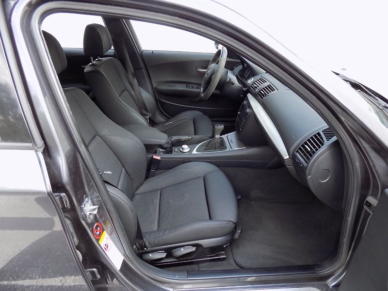 BMW Řada 1 (2006) 130i/M-Paket/NAVI/Bi-xenon/ - fotka 14 z 34