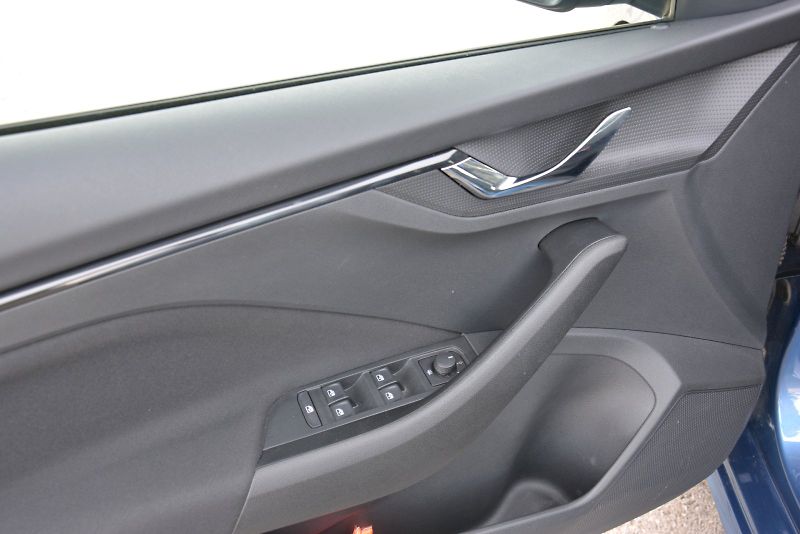 Škoda Kamiq (2021) 1.0 TSI 81 KW Ambition EXTRA - fotka 15 z 24