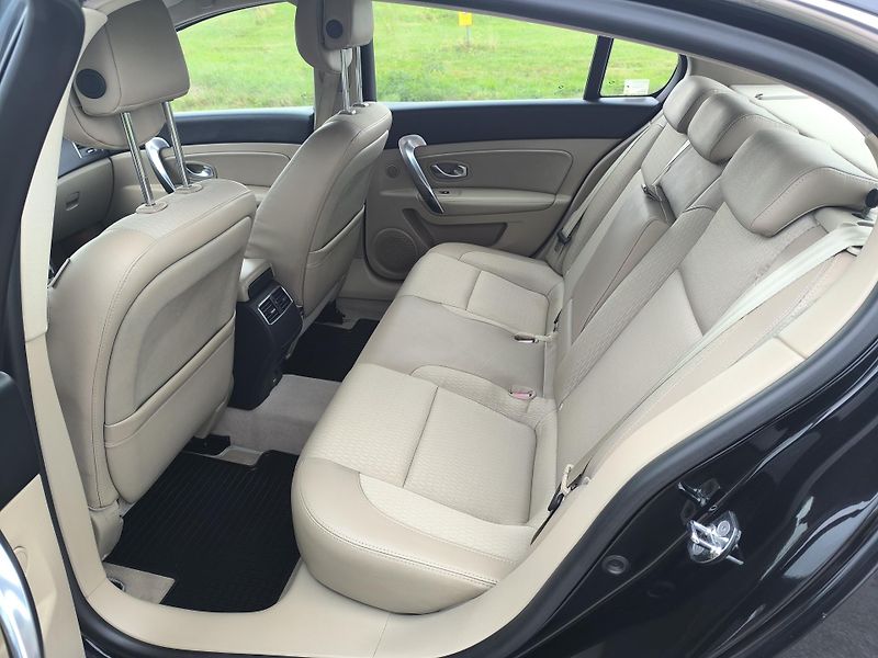 Renault Latitude (2011) 2.0 dCi 1MAJITEL,NOVÉ ČR - fotka 10 z 32