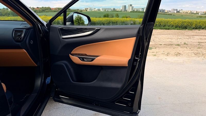 Lexus NX 450h plus 450H+ 2,5 PHEV PRESTIGE - fotka 10 z 25