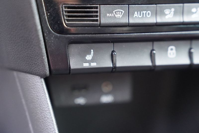 Škoda Rapid 1.0 TSI 81kW Monte Carlo - fotka 38 z 48