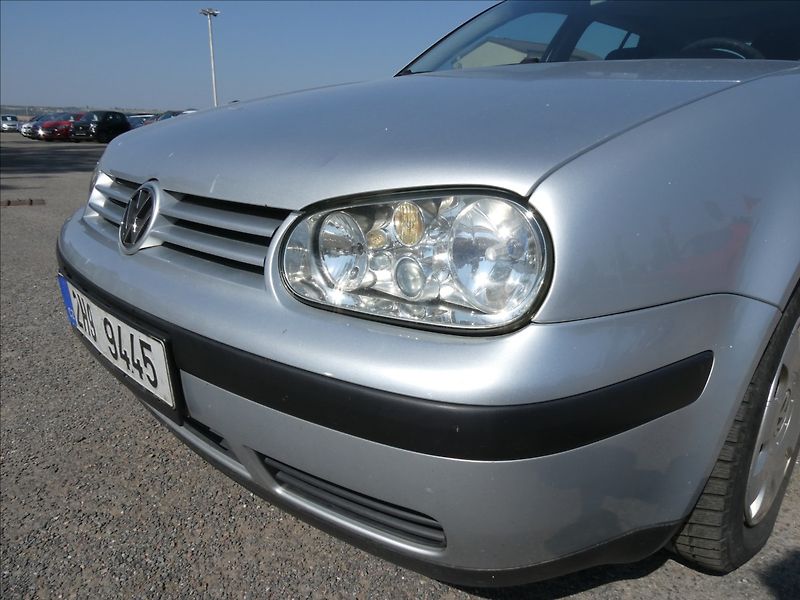 Volkswagen Golf 1,9 TDi 74kW EDITION - fotka 4 z 30