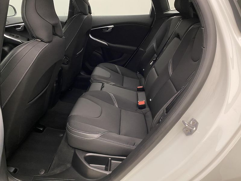 Volvo V40 T2 MOMENTUM AUT  - fotka 5 z 39