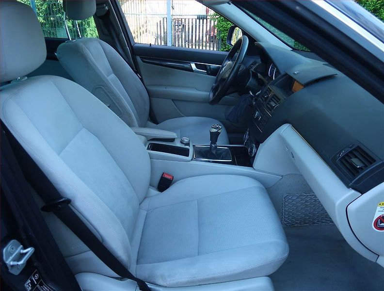 Mercedes-Benz Třídy C (2008) C 200 CDI, po STK, pěkný stav - fotka 9 z 19