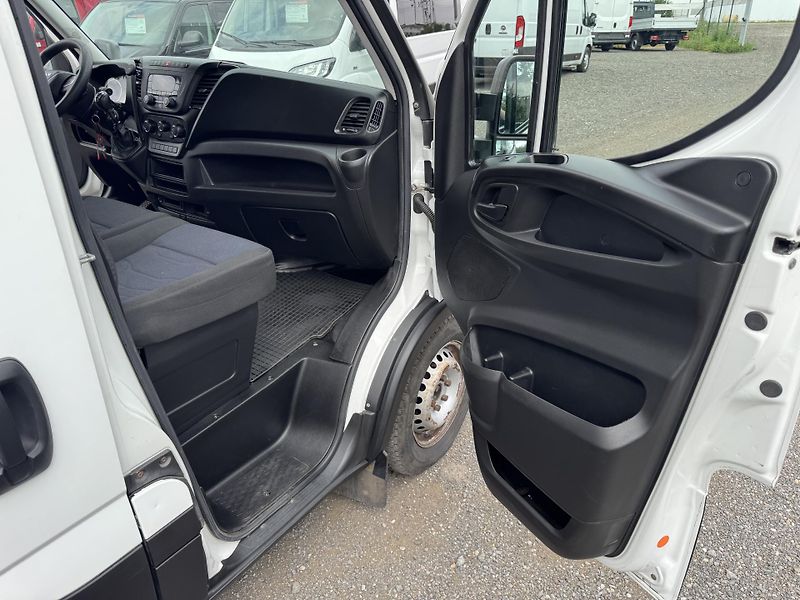 Iveco Daily 3.0,35S18,MAXI,klima,ČR,DPH - fotka 20 z 38