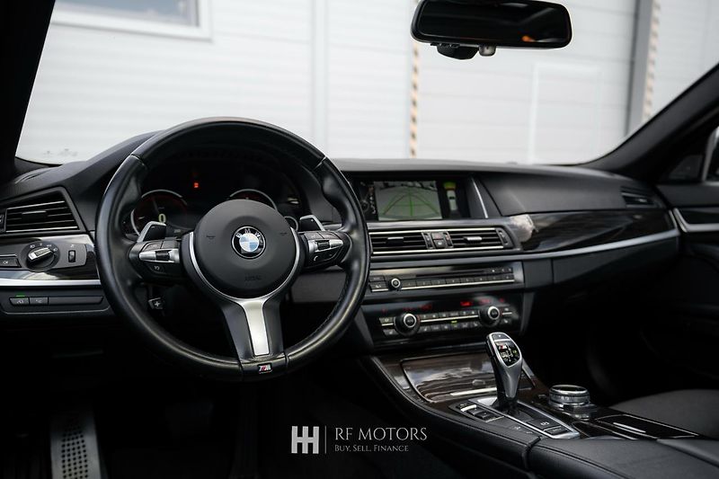 BMW Řada 5 (2013) M550d xDrive 280kW Touring - fotka 20 z 51