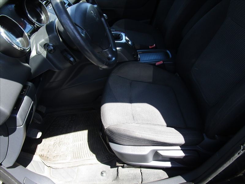 Peugeot 5008 1.6 THP aut. Klima, 7 míst - fotka 11 z 50