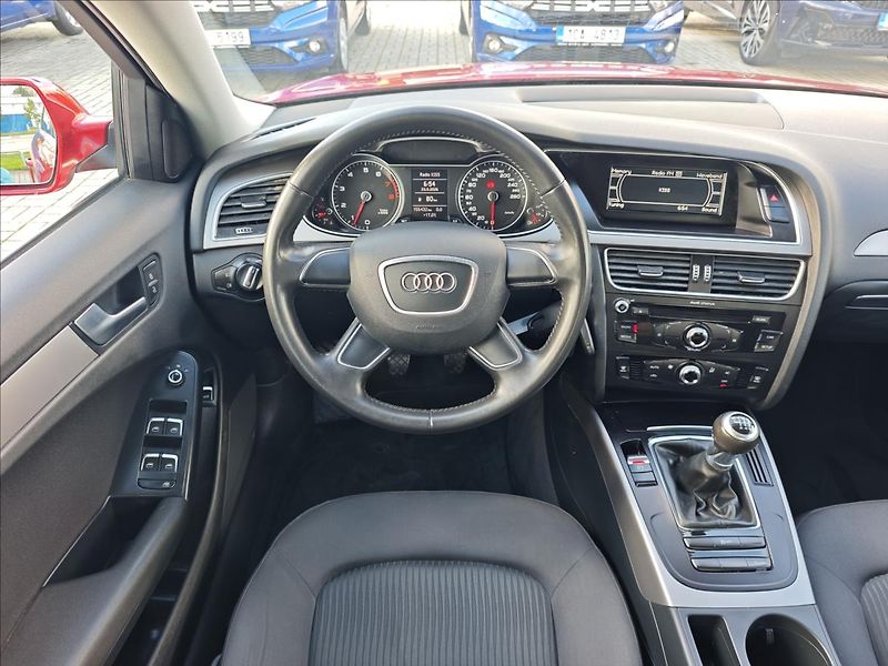 Audi A4 1,8 TFSI 125kW  Edition - fotka 16 z 21