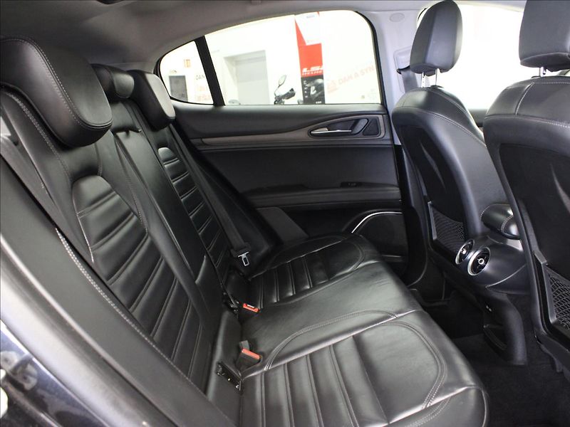 Alfa Romeo Stelvio 2,0 TBi 280k Q4 Kůže Led - fotka 13 z 33