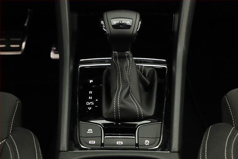 Škoda Karoq (2025) 2.0 TDI, Sportline, Navigace - fotka 14 z 18