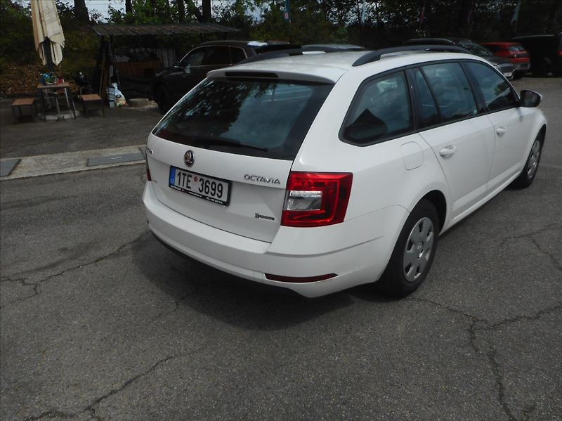 Škoda Octavia 1,6 TDi - fotka 5 z 22