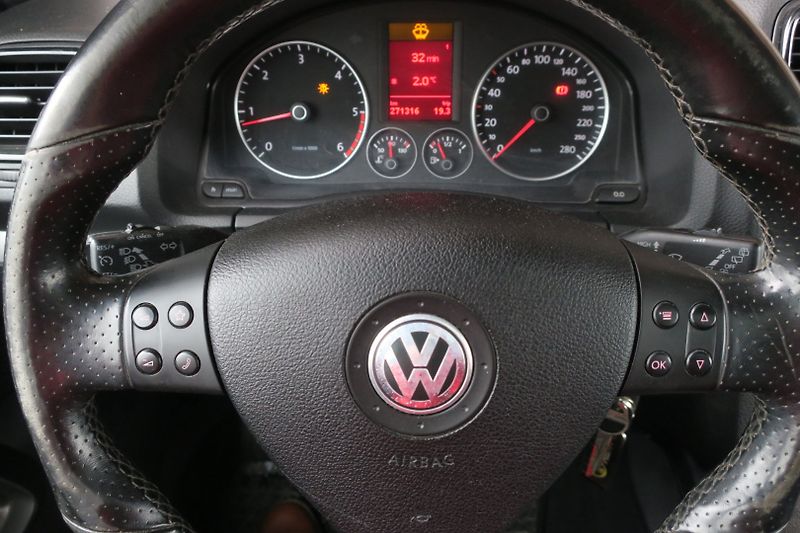 Volkswagen Scirocco (2009) 2,0TDI SPORT Panorama Bi-Xenon - fotka 20 z 44