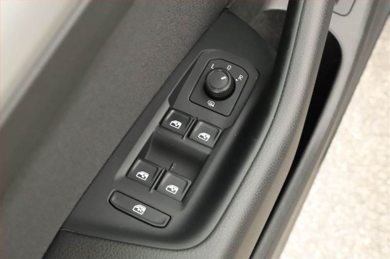 Volkswagen Passat (2016) 2.0 TDI, Automat, Navi - fotka 13 z 17