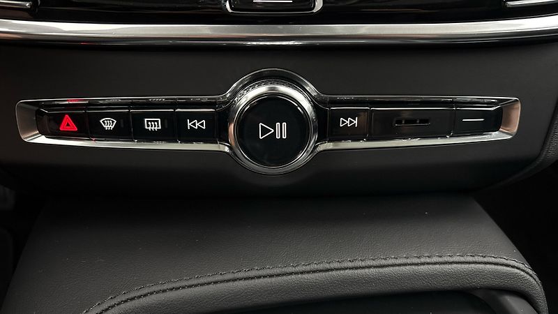 Volvo V90 2.0 B4 AUT Momentum Pro - fotka 13 z 28