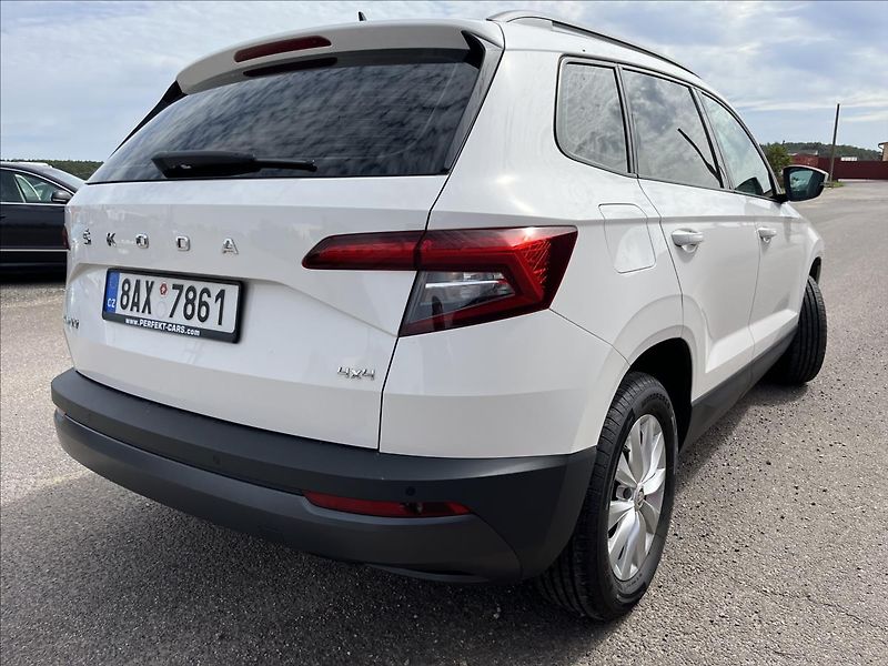 Škoda Karoq 2,0 TDi 110 4x4 DSG TAŽNÉ -DPH - fotka 44 z 46