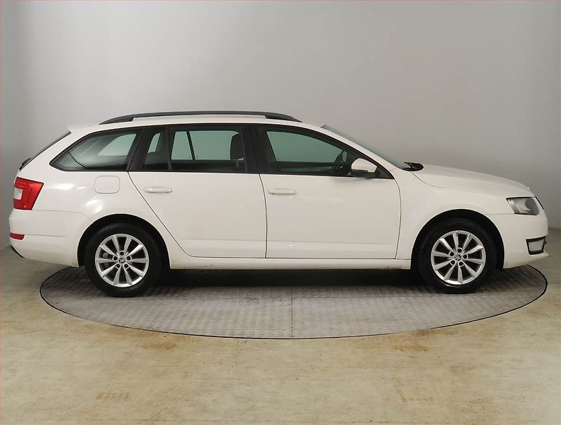 Škoda Octavia (2014) Ambition 1.6 TDI, Tempomat - fotka 6 z 18