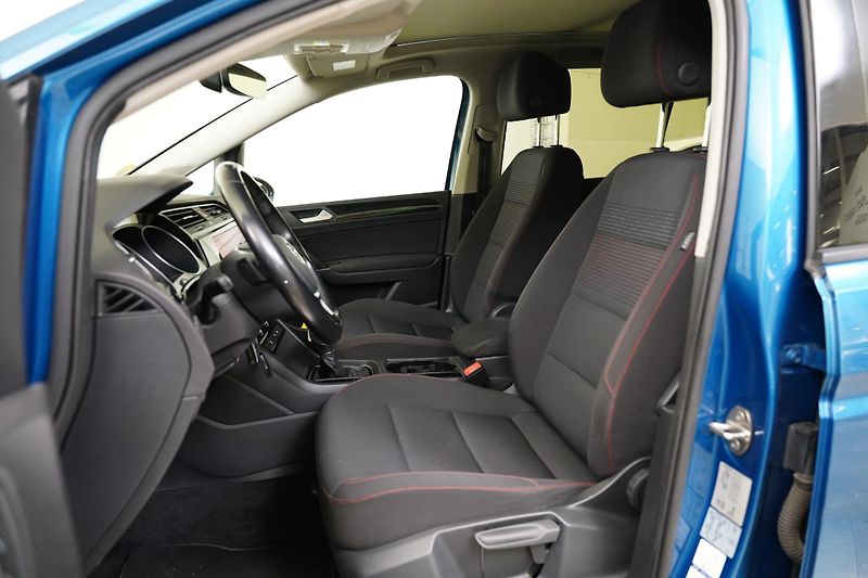 Volkswagen Touran - fotka 5 z 6