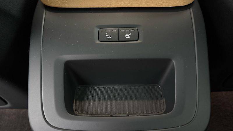 Volvo XC90 2.0 B5 AUT AWD Plus Bright - fotka 24 z 34